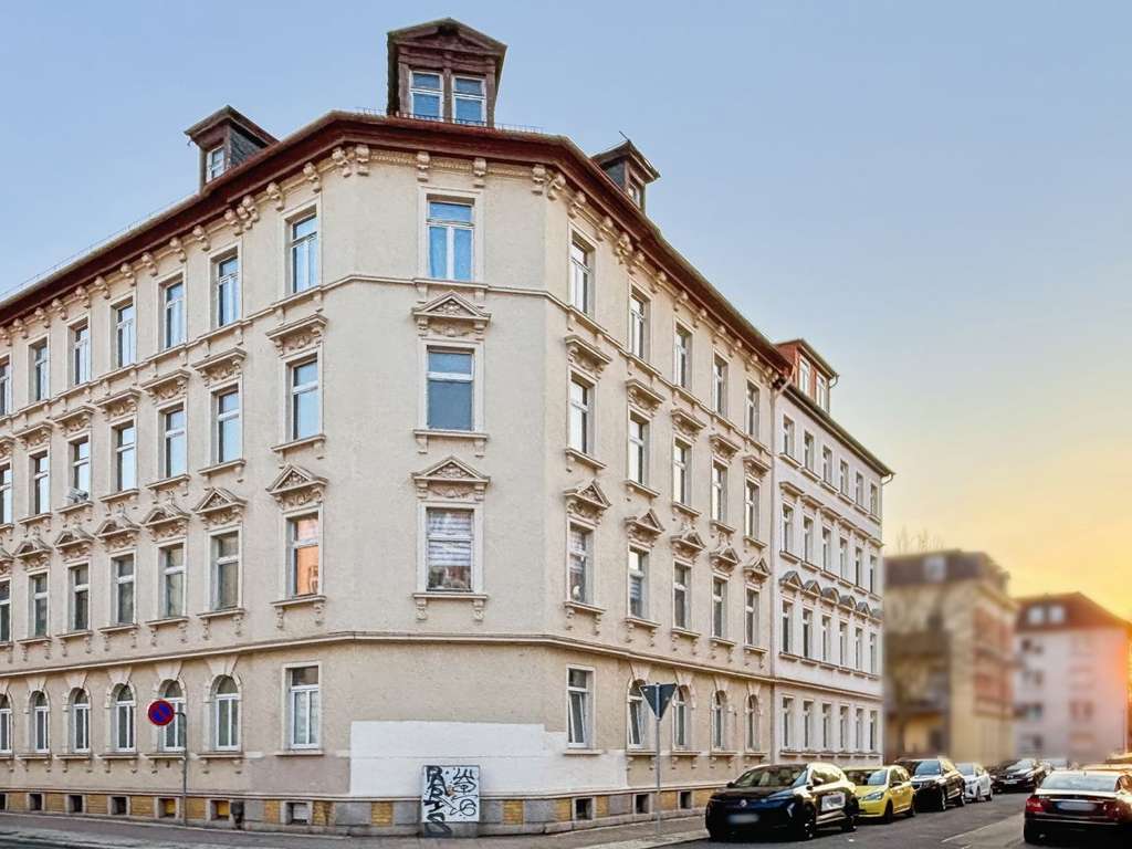 Immobilie in Markkleeberg - Charmante 2-Zimmer-Wohnung mit Entwicklungspotenzial im Denkmalobjekt in Markkleeberg - Bild 0