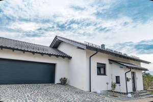 Exklusives Einfamilienhaus mit hochwertiger Küche und edlen Fliesen - Ihr Traumhaus erwartet Sie! – Die vollständige Adresse der Immobilie erhältst du vom Anbieter., 94344 Wiesenfelden – Vorschaubild 1