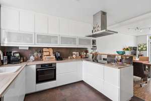 Ihr Passiv‑Reihenhaus in Iserbrook – klare Architektur, hohe Effizienz. – Die vollständige Adresse der Immobilie erhältst du vom Anbieter., 22589 Iserbrook, Hamburg – Vorschaubild 2