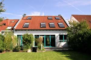 Frankfurt-Süd, außergewöhnliches Haus mit großem Garten, Garage, EBK und Sauna. – Die vollständige Adresse der Immobilie erhältst du vom Anbieter., 63128 Dietzenbach – Vorschaubild 1