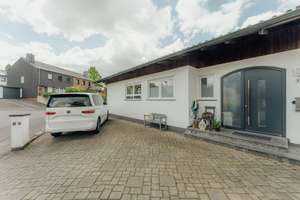Exklusives Mehrgenerationenhaus mit zwei Wohneinheiten in grüner Wohnlage von Odenthal-Glöbusch – Die vollständige Adresse der Immobilie erhältst du vom Anbieter., 51519 Odenthal – Vorschaubild 2