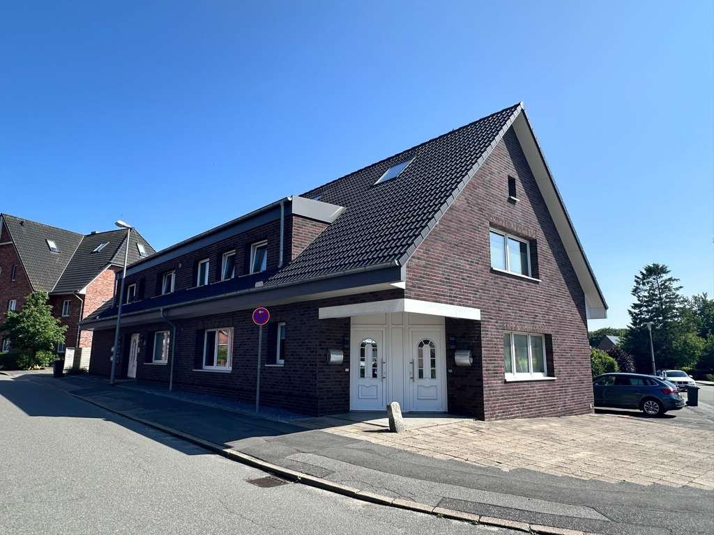 Immobilie in Niebüll - Saniertes Wohnhaus neuer Heizung & Solarthermie – 6 Einheiten als sicheres Investment in Niebüll
 - Bild 0