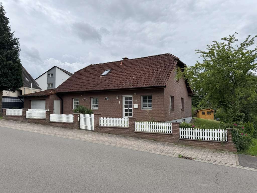 ***Modernes freistehendes Einfamilienhaus mit Klinkerfassade und einer herrlichen Aussicht***