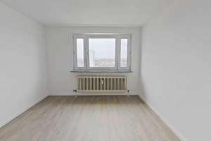 Modernisierte 3-Zimmer-Wohnung mit Loggia und grandiosem Ausblick – Neuselbrunn 31, 90471 Langwasser Nordwest, Nürnberg – Vorschaubild 3