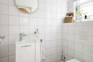 Familienglück in Höhenhaus | Freist. EFH mit ca. 120m² WFL | Carport | Traumgarten & Design-Kamin – Die vollständige Adresse der Immobilie erhältst du vom Anbieter., 51061 Höhenhaus, Köln – Vorschaubild 4