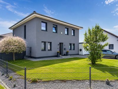 Stadtvilla mit 5,5 Zimmer in Lemwerder. Sonnigem Westgarten. Eckgrundstück. Doppelgarage.