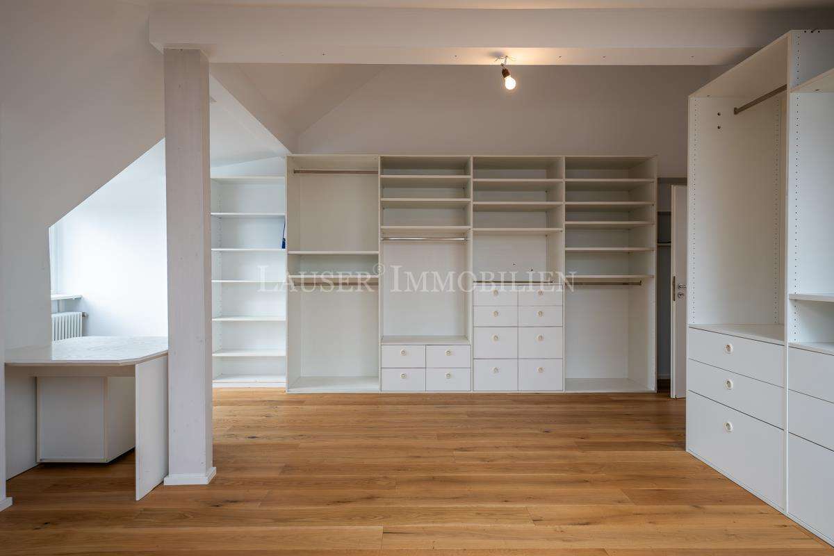 Riesige 3,5-Zimmer-Dachgeschoss-Wohnung (Fahrstuhl) mit Aussichtsterrasse in S-Möhringen - Photo 2