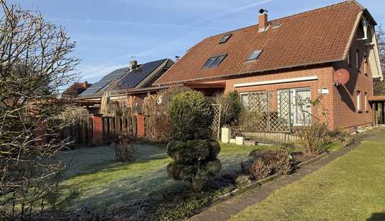 Bild von Ideal für eine kleine Familie ist diese schön gelegene, gepfl. DHH mit Carport u. schönem Grundstück