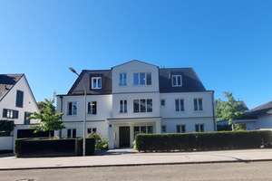 Exklusive, geräumige 2-Zimmerwohnung mit Einbauküche, Terrasse und Garten in Solln