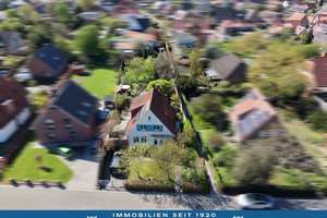 Hochwertig & Geschmackvoll! Eindrucksvolles EFH mit traumhaftem Garten in Top Lage von Rastede – Die vollständige Adresse der Immobilie erhältst du vom Anbieter., 26180 Rastede – Vorschaubild 1