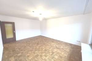 Helle, voll-renovierte 2,5 Zimmer Wohnung m Einbauküche u Balkon in Oberhausen-Styrum – Schlägelstraße 55, 46045 Styrum, Oberhausen – Vorschaubild 3