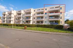 Modernisierte 4-Zi Whg mit zwei Balkonen und Garage