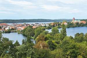 Traumblick über Ratzeburg; ETW im 9. OG (Lift) - bezugsfrei - ruhig - zentrumsnah - grün