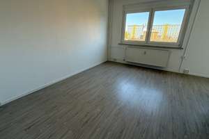 Im 4. OG Lift - EBK - Laminat in Buche - Jetzt Termin vereinbaren!! – Straße Usti nad Labem 33, 9119 Kappel, Chemnitz – Vorschaubild 4