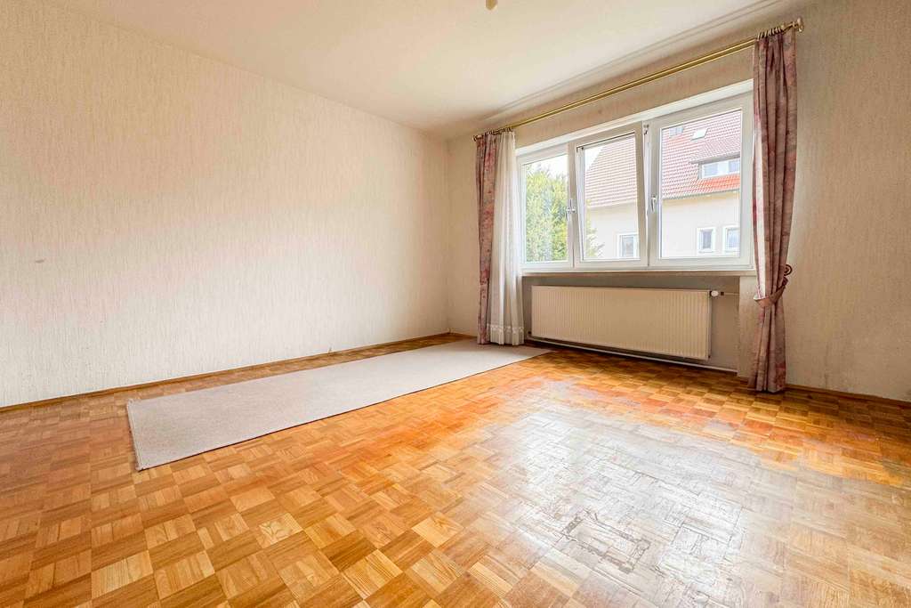 Immobilie in Riekofen - Charmantes Einfamilienhaus mit großem Garten und Gestaltungspotenzial in Sünching - Bild 4