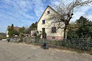 Lauf - Haus mit Entwicklungspotenzial in guter Lage!