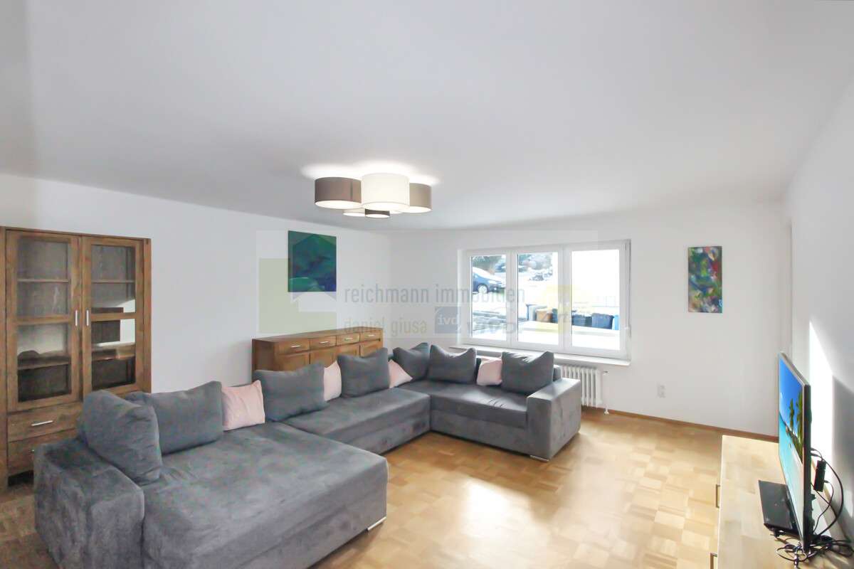 Immobilie in Brigachtal - Einziehen und wohlfühlen! Platz für Leben und Zukunft: Großzügige 3 -Zimmer-Wohnung mit Südbalkon un - Bild 2