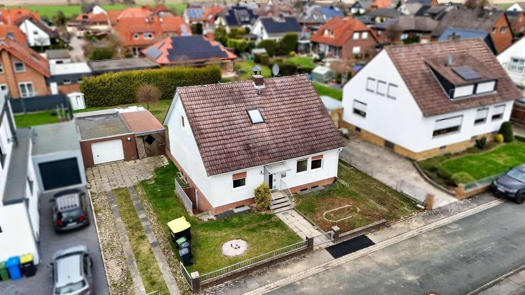 Immobilie in Nordstemmen - Freistehendes Einfamilienhaus mit Garten und viel Potenzial in ruhiger Lage von Nordstemmen - Bild 0