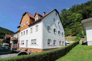 Attraktive Anlage: gepflegtes MFH mit 3 Einheiten und Top-Potenzial in Wiesensteig – Göppingen (Kreis) – Vorschaubild 1