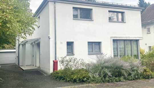 Bild von Modernes Passivhaus mit Wintergarten, Doppelgarage für 1-2 Familien - super Lage am Nordwestzentrum