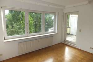 Sonnige Südlage, großzügig, freundlich, zentral gelegen mit schönem Balkon frei ab 01.09.2026.