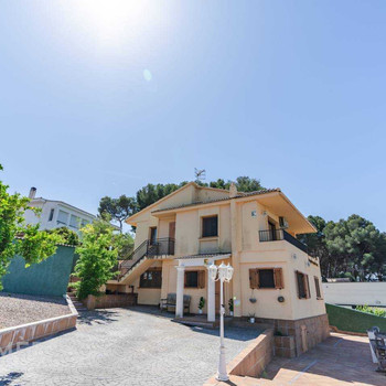 Freistehende Villa mit Pool und großzügigen Räumen, 5 Minuten vom Playa Larga in Solimar, Tarragona 