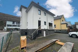 Zweifamilienhaus -  im OT Tiefenstein mit 5 Stellplätzen – Tiefensteiner Straße 152, 55743 Idar-Oberstein – Vorschaubild 3