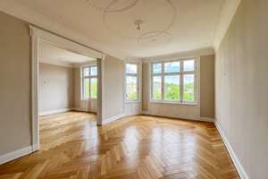 Familienfreundliche Altbauwohnung am Kanal mit herrlichem Weitblick – Die vollständige Adresse der Immobilie erhältst du vom Anbieter., 20144 Harvestehude, Hamburg – Vorschaubild 2