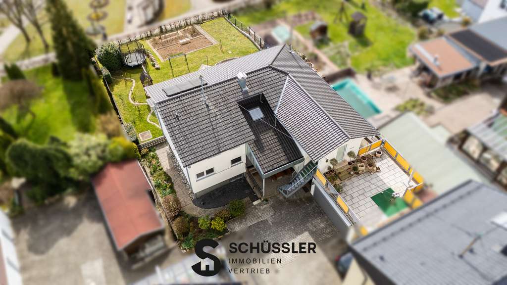 Immobilie in Albershausen - Zweifamilienhaus mit separater Wohneinheit & 813 m² Grundstück in Albershausen - Bild 1