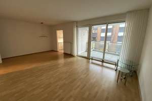 Wunderschöne großzügige 3-Zimmer Wohnung mit Aufzug, Balkon und junges Baujahr