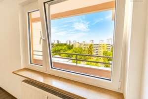 Bezugsfrei: Barrierefreier Wohntraum mit EBK und Balkon – Die vollständige Adresse der Immobilie erhältst du vom Anbieter., 90471 Langwasser Nordwest, Nürnberg – Vorschaubild 1