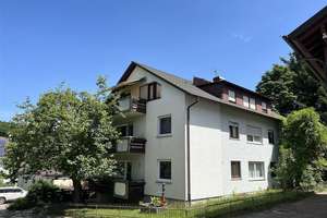 NEU!  Gut vermietetes 6-Fam.-Wohnhaus mit 4 Garagen und 1079 m² Grdst. in Pfinztal! – Im Saalbrett 3, 76327 Pfinztal – Vorschaubild 2