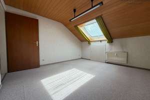 Ruhig gelegenes Zweifamilienhaus mit Garten, Balkon und hervorragender Infrastruktur – Die vollständige Adresse der Immobilie erhältst du vom Anbieter., 70378 Neugereut, Stuttgart – Vorschaubild 13