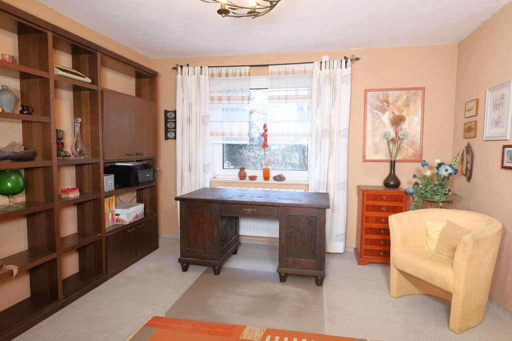 Immobilie in Haldenwang - Ruhe und Effizienz: Viel Platz 
Pelletheizung und Solarthermie - Bild 3