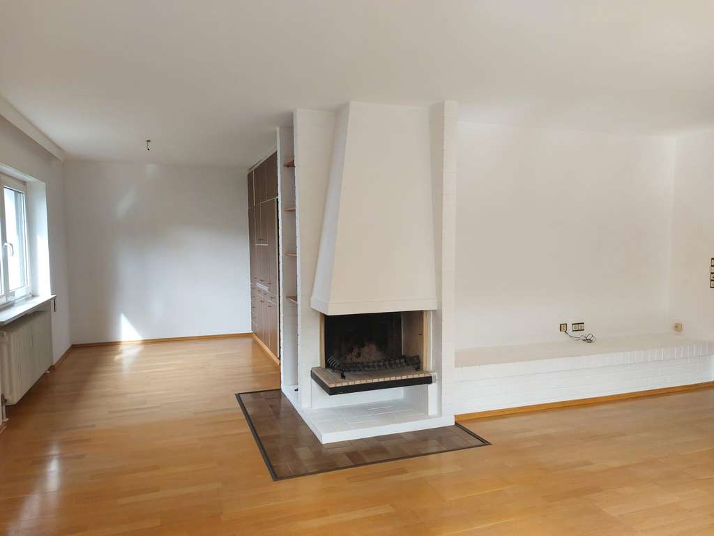 Immobilie in Cadolzburg - Gepflegtes Zweifamilienhaus in Cadolzburg-Wachendorf – EG sofort bezugsfrei, umfassend renoviert - Bild 2