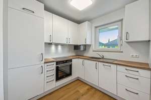 Geschmackvolle 3 Zimmer Wohnung mit Balkon und Einbauküche in Top Lage (BMW FIZ)