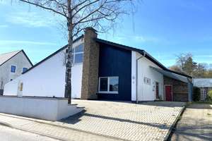 Traumhaus mit Platz für die ganze Familie!
• großes Süd/West-Grundstück • – Die vollständige Adresse der Immobilie erhältst du vom Anbieter., 52385 Nideggen – Vorschaubild 2