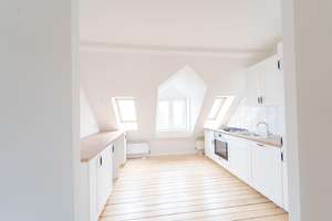 Charmante DG-Wohnung  - renoviert, mit neuer EBK und separatem Speicher in Lübeck