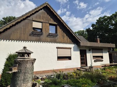 Sonnengrundstück (Südseite) mit Doppelhaushälfte, Pool, Teich, Garage, PKW-Stellplatz