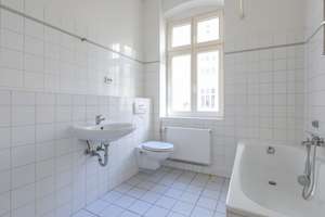 Bezugfrei: Helle Wohnung mit Balkon zur individuellen Neugestaltung – Isländische Str. 2, 10439 Prenzlauer Berg, Berlin – Vorschaubild 13