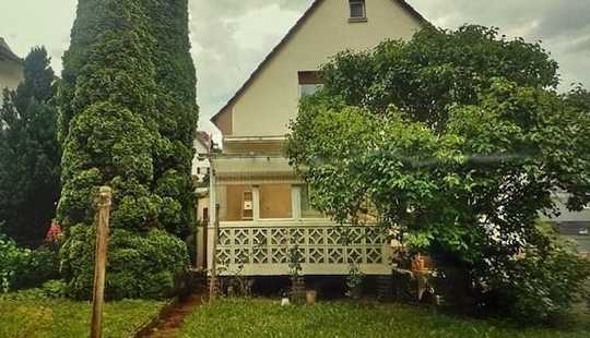 Bild von Achtung *Handwerker *Häuslebauer * Modernisierungswürdiges  EFH mit eingewachsenen Garten