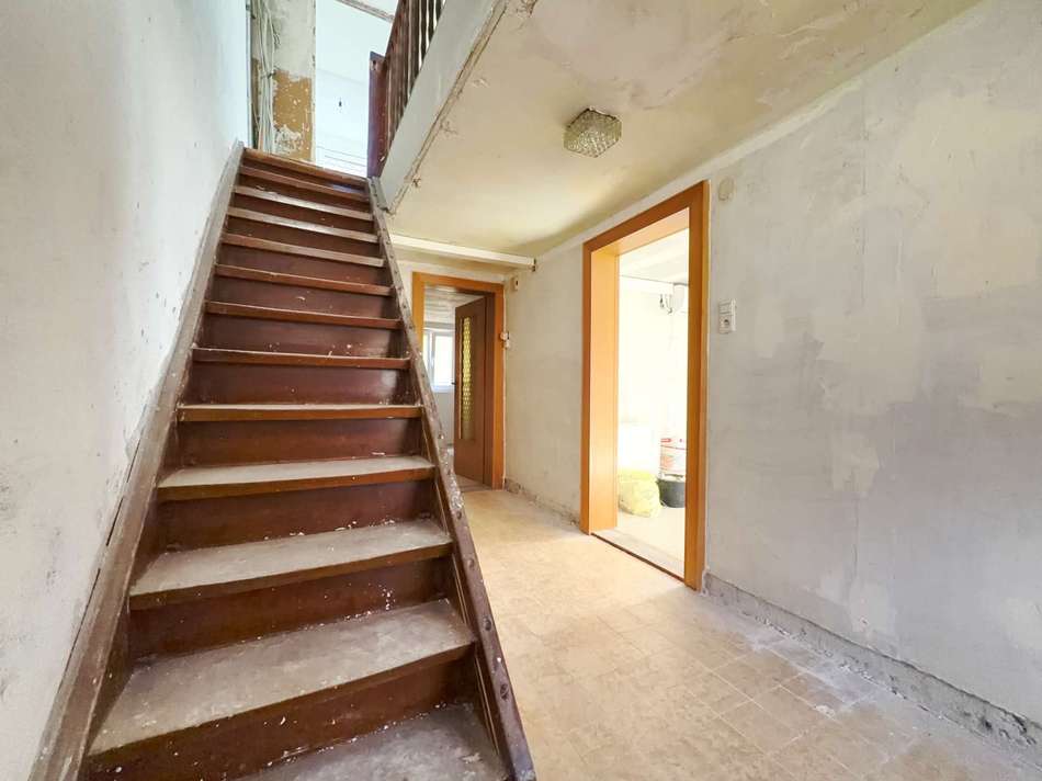 Großes Einfamilienhaus mit Gar