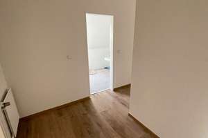 Helle und moderne Dachgeschloß-2-Zimmer Wohnung, 55 m², zentral gelegen auf der Altendorfer Straße – Altendorfer Straße 591, 45355 Schönebeck, Essen – Vorschaubild 5