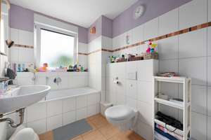 Gepflegte 4‑Zimmer‑Wohnung mit Balkon und Blick ins Grüne – 60437 Harheim, Frankfurt am Main – Vorschaubild 9
