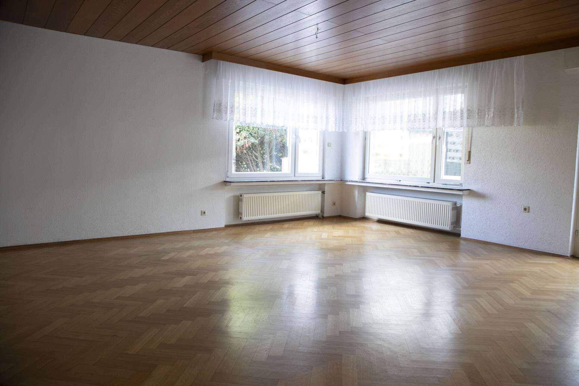 Immobilie in Gevelsberg - Preis neu gesenkt! Kapitalanlage mit vier Wohneinheiten, Schwimmhalle & großem Garten in Gevelsberg - Bild 3