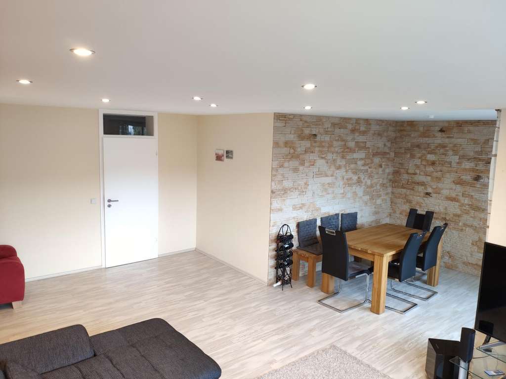 Immobilie in Wiesenbach - Kapitalanlage - Elegante 4-Zimmer-Wohnung mit Balkon im 1. OG in Wiesenbach - Bild 2