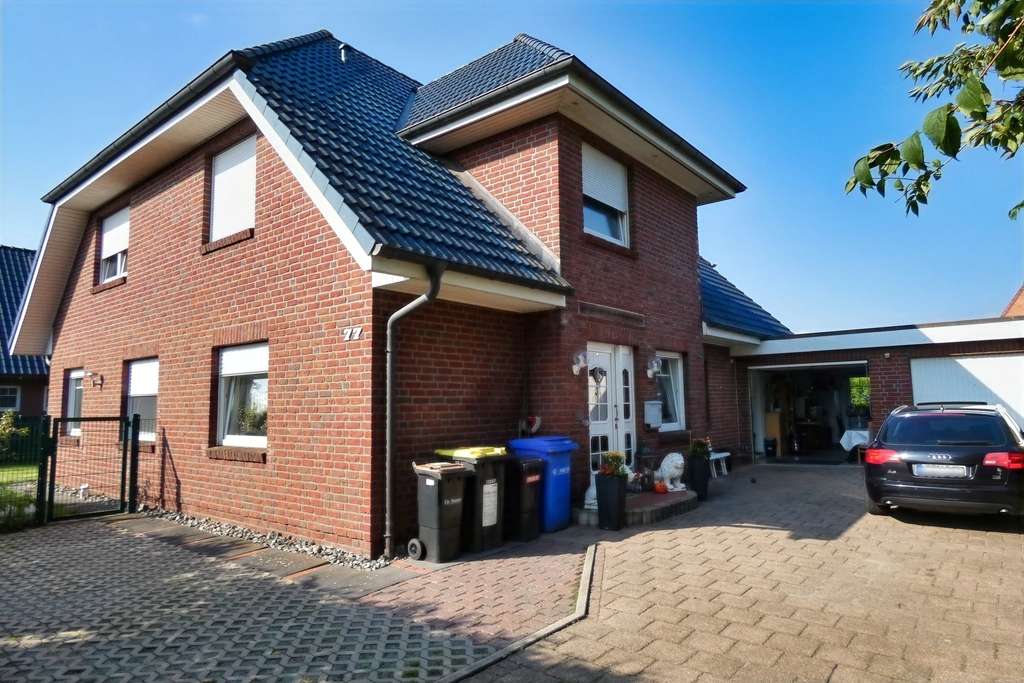 Großzügiges Einfamilienhaus mit Doppelgarage