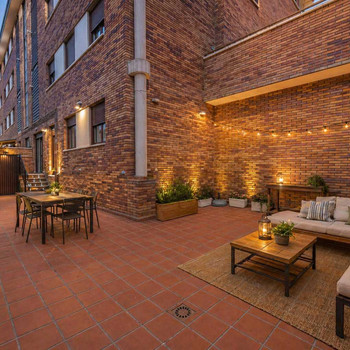 WUNDERBARE ERDGESCHOSSWOHNUNG MIT PATIO IM HERZEN DES BOULEVARD