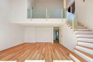 +++ frisch renoviert - DG-Maisonette-Galerie - Fußboden-Hzg. - 2 Bäder - Blk. & Fernblick - EBK +++ – Wikingerweg 2, 70439 Stammheim-Süd, Stuttgart – Vorschaubild 5