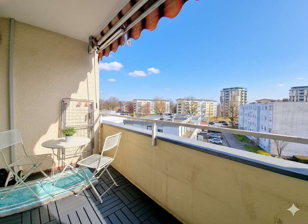 Immobilie in Rheinfelden (Baden) - Rundum sorglos: Renovierte ETW mit moderner EBK & Tageslichtbad, Balkon, Lift - Bild 2